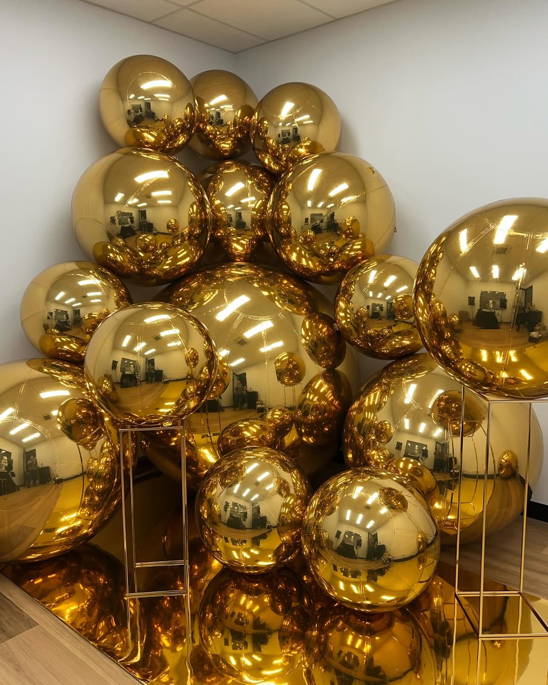 Copia de esferas_gigantes_oro